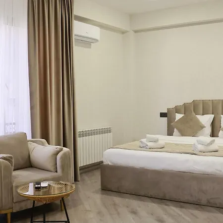 Royal Renaissance Hotel Yerevan Exterior photo