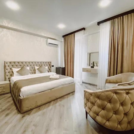 Royal Renaissance Hotel Yerevan Exterior photo