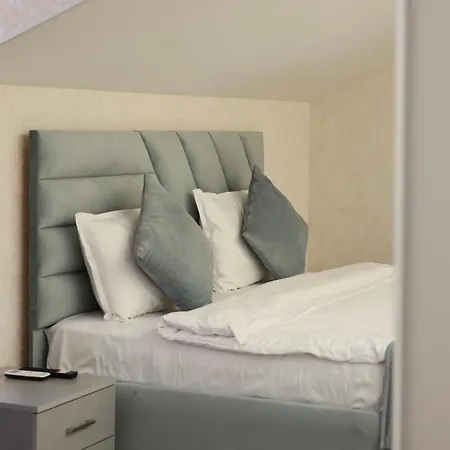 Royal Renaissance Hotel Yerevan Room photo
