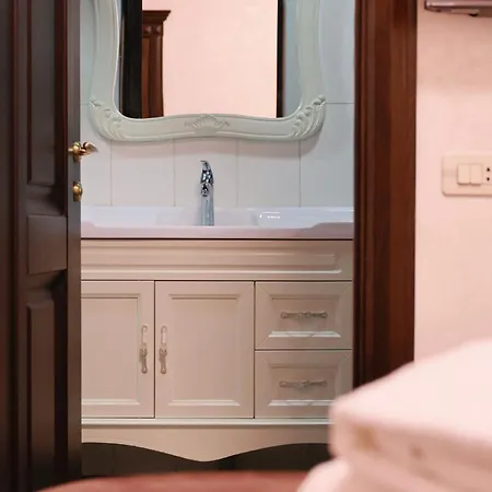Royal Renaissance Hotel Yerevan Room photo