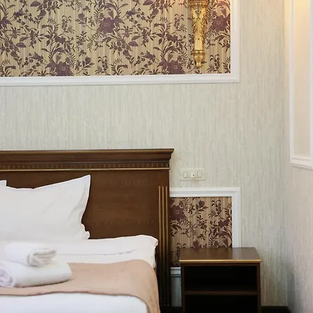 Royal Renaissance Hotel Yerevan Room photo