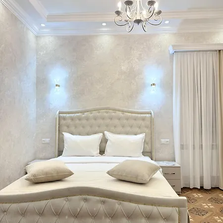 Royal Renaissance Hotel Yerevan Exterior photo