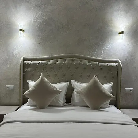 Royal Renaissance Hotel Yerevan Exterior photo