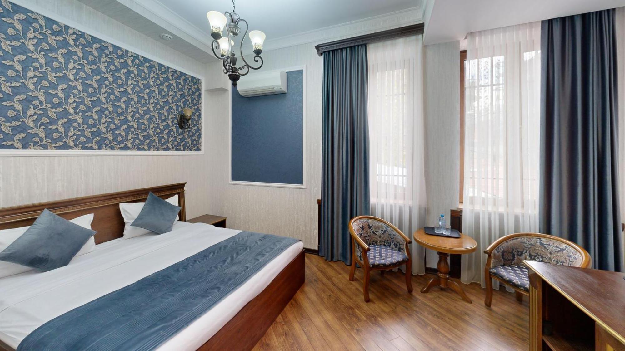 Royal Renaissance Hotel